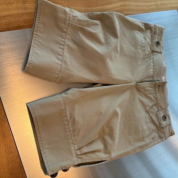 Diesel tan khaki Bermuda shorts with button detail. Size 28 - Picture 14 of 17